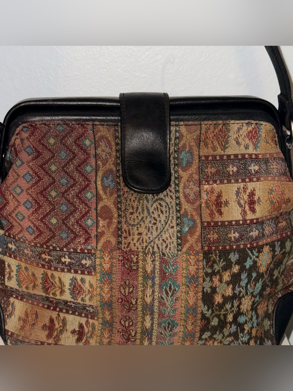 Relic Multicolor Tapestry Shoulder Bag with Black Trim (Vintage)